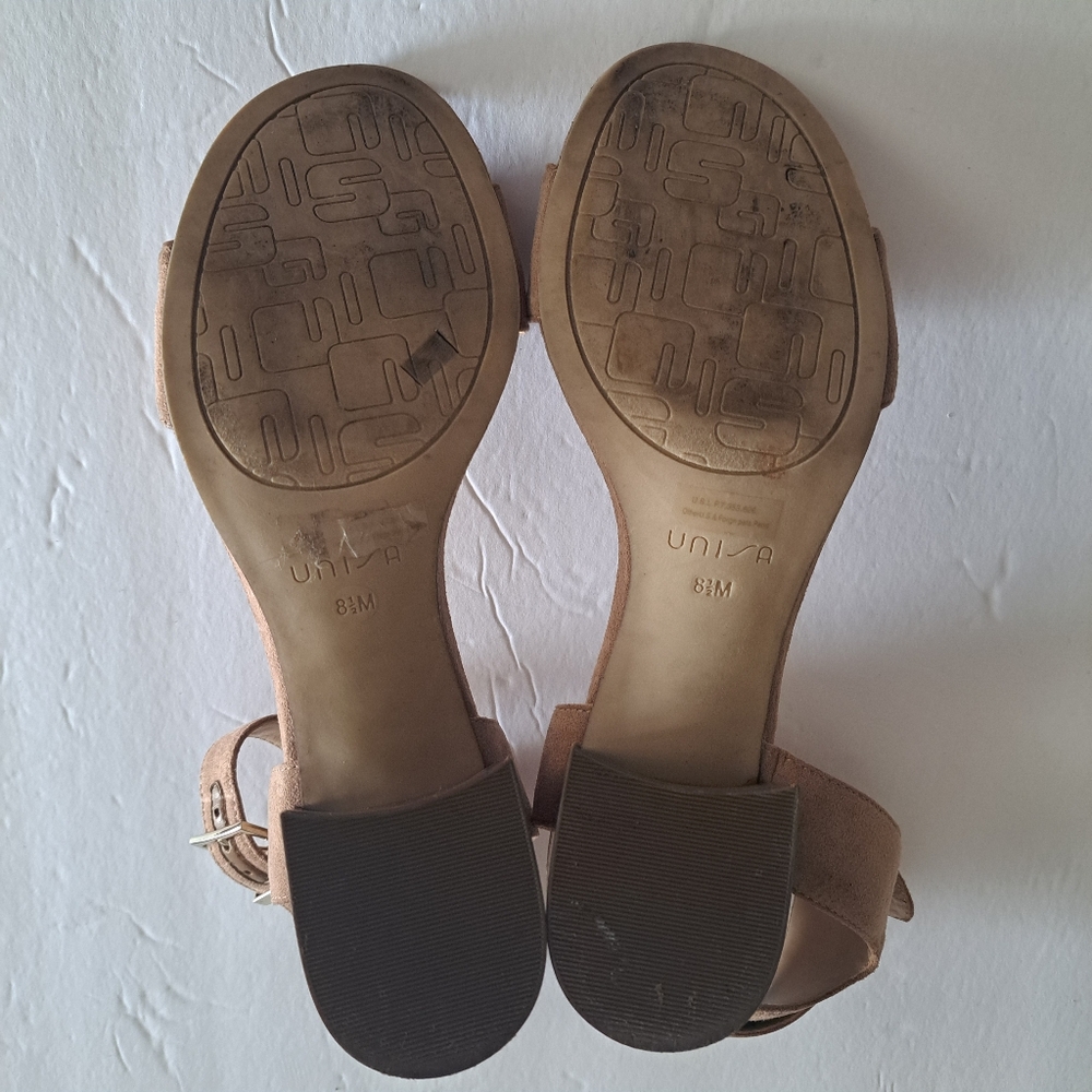 UNISA Tan 2"-3" Block Heel Sandals Ankle Straps Women's Size 8.5 M - Picture 7 of 10